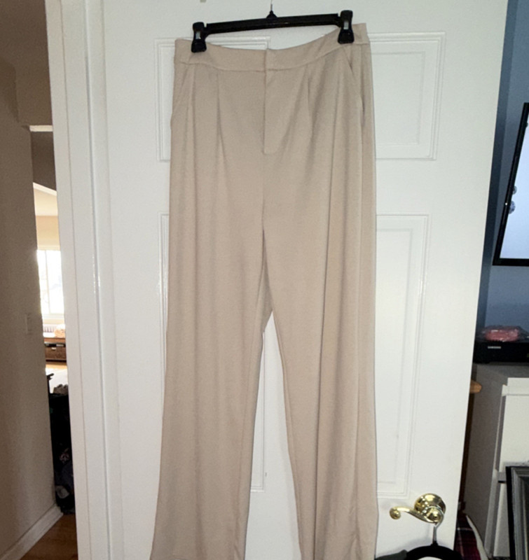 LE LIS Beige Dress Pants Flat Front Straight Leg Solid Women's Regular