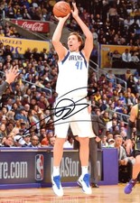 Dirk Nowitzki BASKETBALL DALLAS MAVERICKS autograph, In-Person signed photo