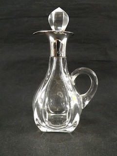 ANTIQUE CRYSTAL OIL BOTTLE WITH SILVER MOUNTS HALLMARKED BIRMINGHAM 1926 R350/2