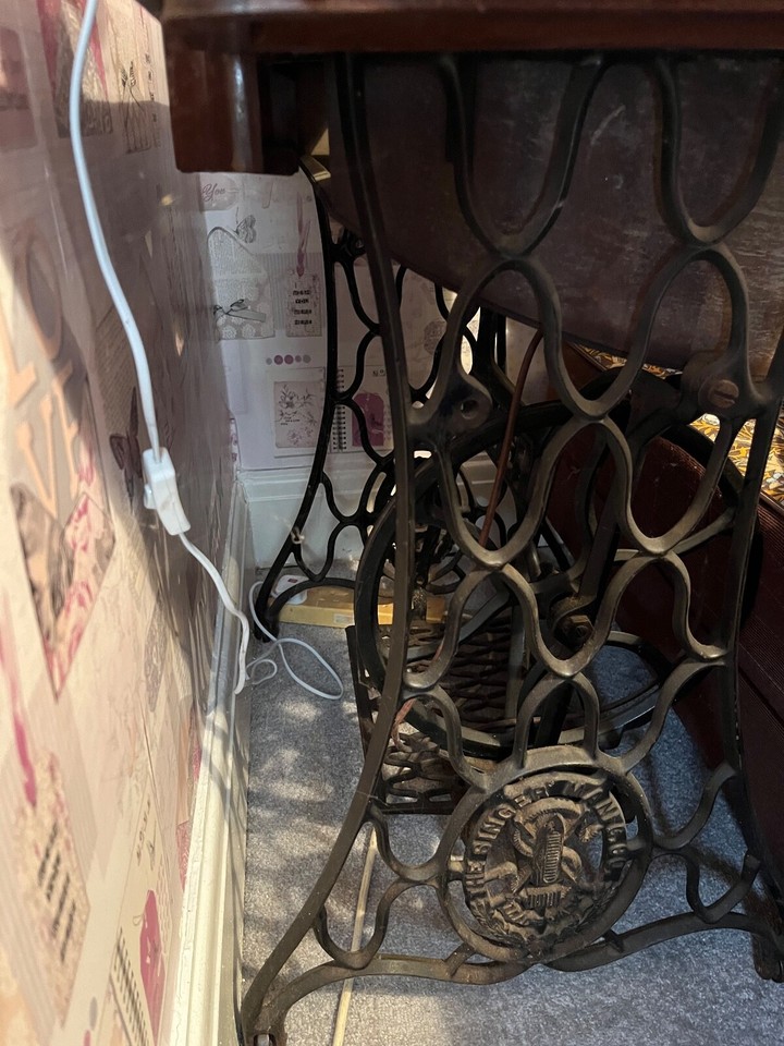 Antique Singer Sewing machine and tresle table RARE eBay