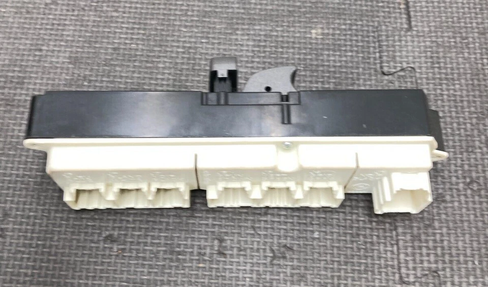 09-13 Cadillac CTS Pasajero Derecho Puerta Delantera Cerradura e Interruptor Ventana Eléctrica Fabricante de Equipo Original Foto 2 de 4