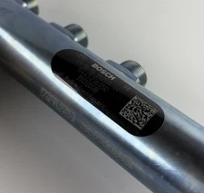Riel de combustible derecho Mopar OEM 3.0L Diesel 68148329AB 2014-2023 miniatura 4