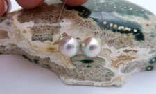 2pc BEAUTIFUL AA+ HIGH GRADE JAPANESE AKOYA CULTURED PEARL PAIR CREAM PISTACHIO