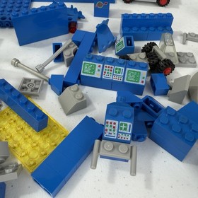 Vintage LEGO 493 Space Command Center 1978 Classic Space Parts Lot 4 Minifigs