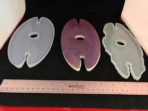 Lot of 2 silicone molds for wine bottle plus one finished produce included. 