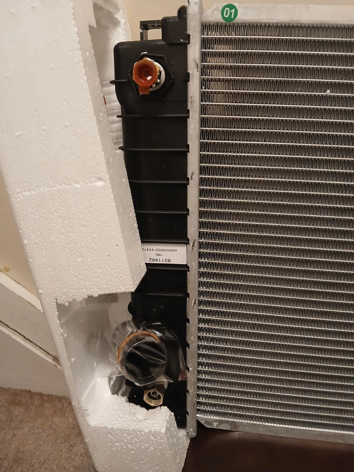 Radiador para Cadillac DeVille 1994 1995 1996 1997 1998 1999 Foto 2 de 3