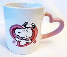 Taza Moderna Gourmet Foods Peanuts Snoopy Día de San Valentín Corazones y Mango de Corazón