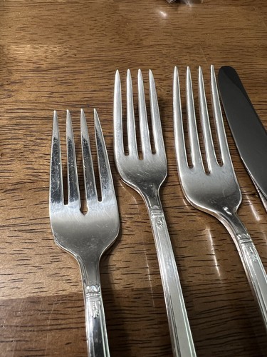 Vintage 1847 Rogers Bros Set Of 7 Silverware Flatware "First Love" Pattern IS - Picture 5 of 12