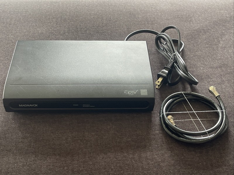 Magnavox DTV Digital to Analog Converter Box TB100MW9 *No Remote* - Tested