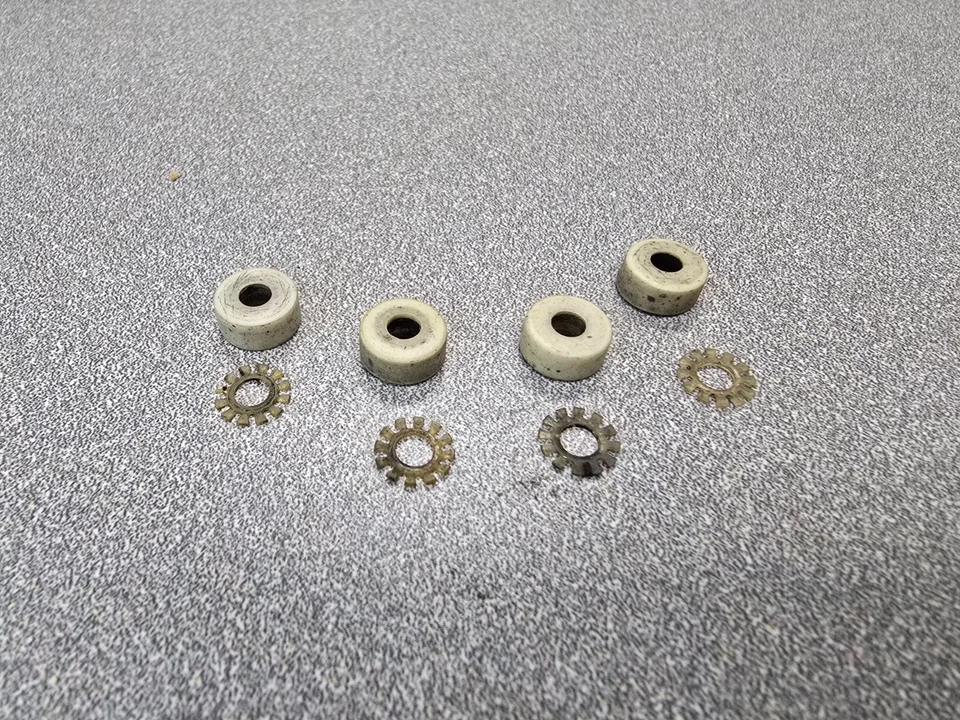 BONITOS RODILLOS GUÍA MARCO VENTANA ORIGINAL PORSCHE 914 914-6 8 PIEZAS CON ARANDELAS Foto 3 de 4