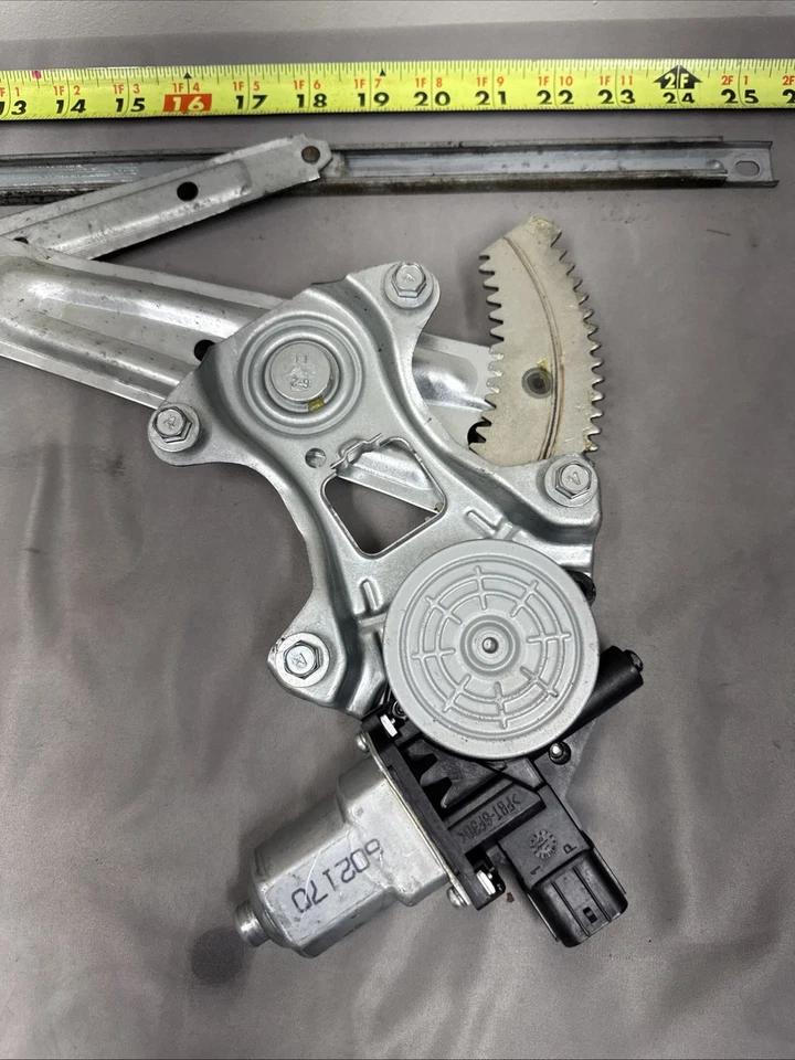 MITSUBISHI OUTLANDER SPORT 2011-2024 PUERTA DELANTERA DERECHA VENTANA MOTOR REGULADOR OEM Foto 2 de 4