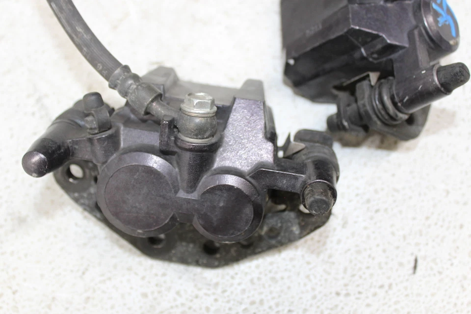 Kawasaki Ninja 750R ZX750F 1990 juego de pinzas de freno delanteras derecha izquierda par de pinzas Foto 3 de 4