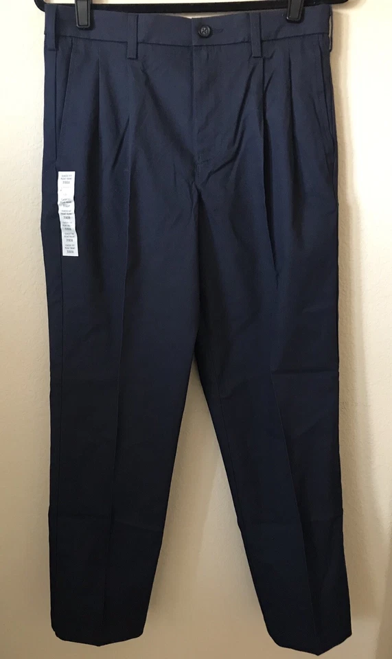 NWT Croft & Barrow Blue Easy Care Khaki Classic Fit Pleat Front Mens Pants 31x30 - Image 3 of 4