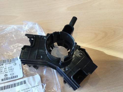 BNIB GENUINE VAUXHALL AMPERA CHEVROLET VOLT STEERING COLUMN BRACKET 20942398 - Picture 3 of 4
