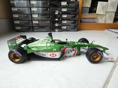 特価 HotWheels (1/18) ジャガー R1 2000 Hot Wheels ホットウィール 1/18 JAGUAR ジャガー R1 J