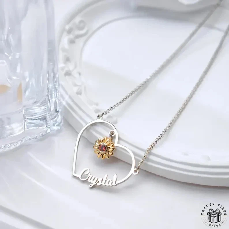 Collar colgante personalizado de piedra de nacimiento de rubí simulado de 1 quilate enchapado en oro amarillo de 14 k Foto 2 de 4