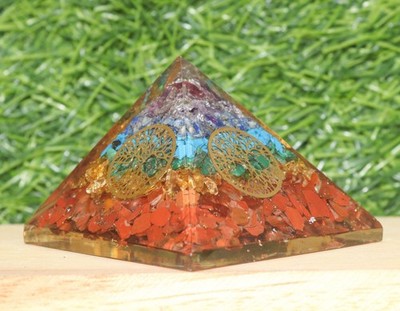 Orgone Pyramide 7 Chakren Energie Generator 2,5 Zoll Golden Tree of Life Symbol