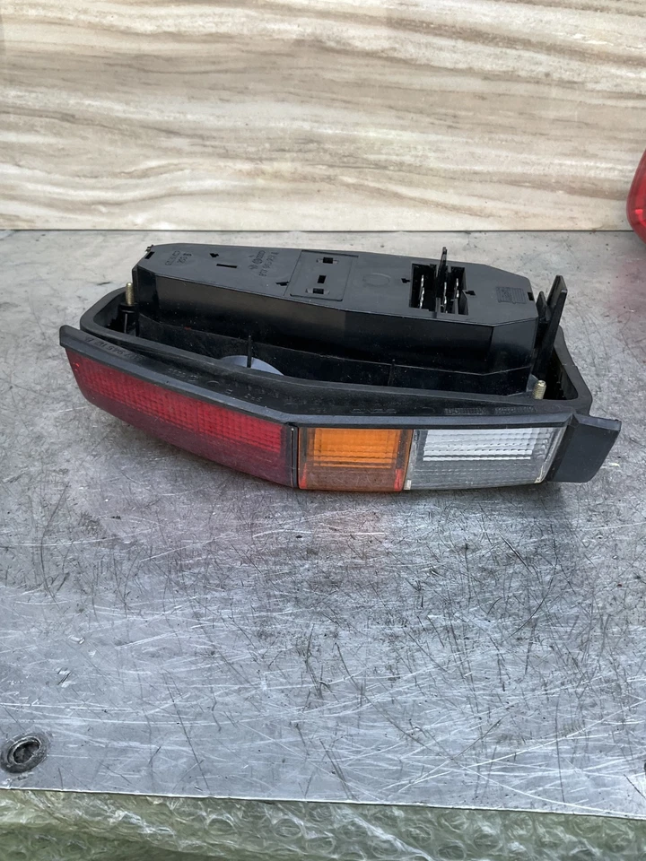 Fanale posteriore destro per modello VOLKSWAGEN POLO 2 serie anno dal 1981 usato - Immagine 2 di 4