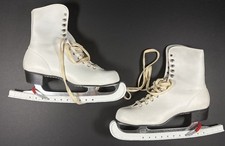 Vintage Rally Ladies Size 9 White Lace Up Ice Skates w/Guards Made in Canada