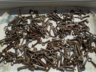 ANTIQUE OLD KEYS LARGE COLLECTION APPROX 200 19TH / 20TH CENTURY BOXES LOCKS