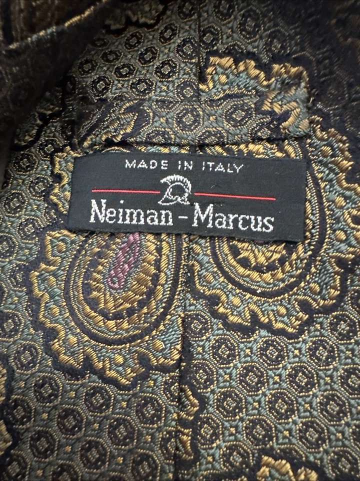 Corbata Neiman Marcus Hecha en Italia Verde Rosa Oro Paisley Foto 4 de 4