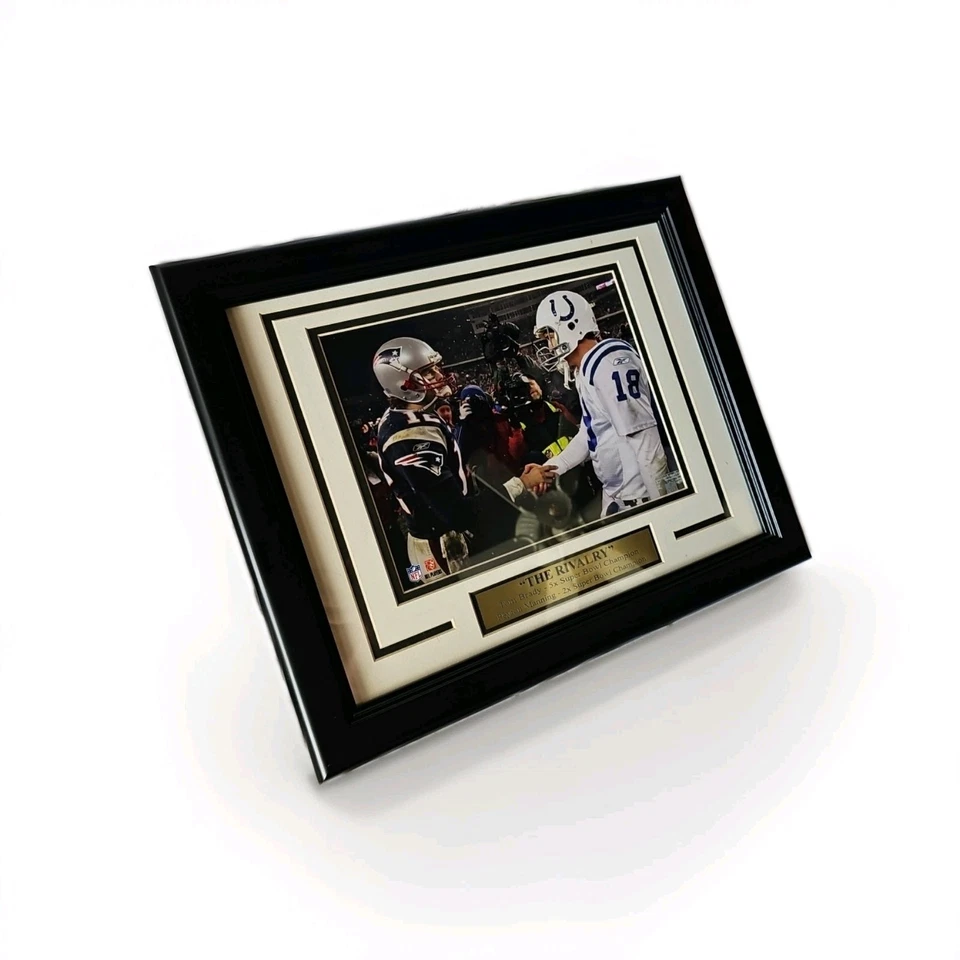 Impresión artística fotográfica enmarcada de Tom Brady Payton Manning The Rivalry NFL 8x10 Foto 2 de 4