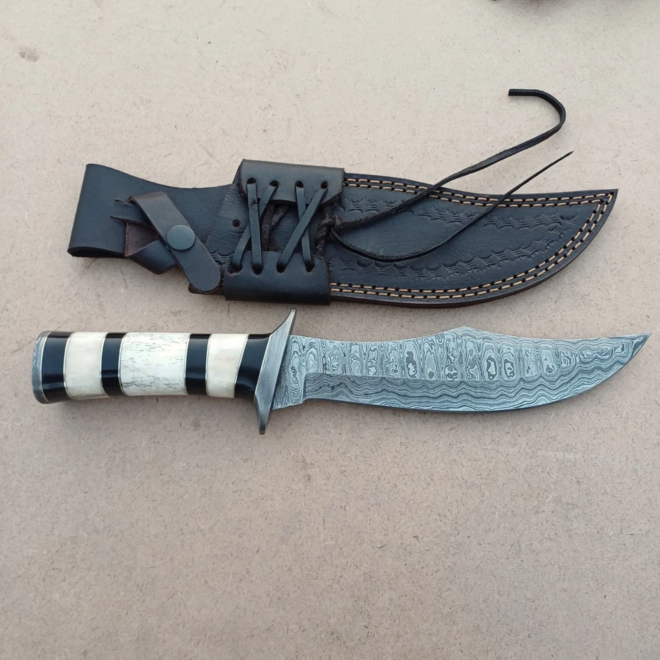 Cuchillo de caza Damasco hecho a mano: cuchillo Bowie de 12 pulgadas con funda, hueso y cuerno Foto 3 de 4