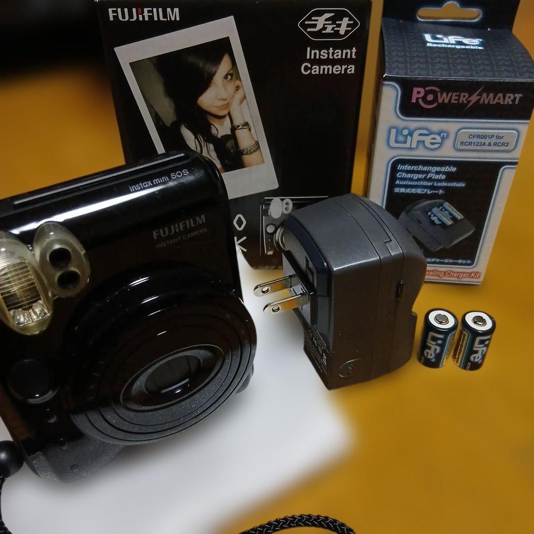★富士フイルムFUJIFILM intax mini 50s 富士チェキ mini 50S ブラックでスマートに写す