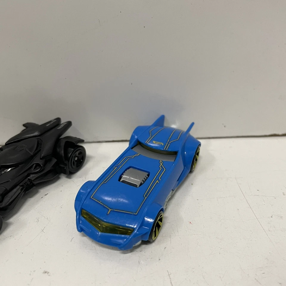 Hot Wheels 2013-2015 DC Universe Batman Car Lot Of 3 Batmobile Diecast - Image 4 of 4