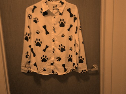 Unbranded Women’s Size M Dog Print Button Up Blouse NEW - Picture 2 of 2