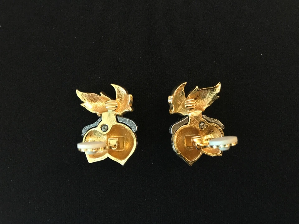 PENDIENTES AVON VINTAGE 1974 ELEGANTES DOS TONOS BELLOTA Clip Foto 3 de 4