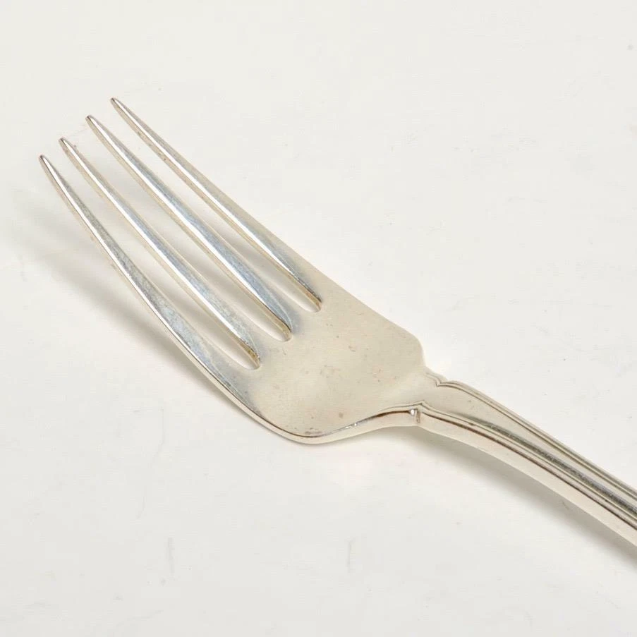 Tenedor para servir carne Tiffany and Co Winthrop de plata esterlina maciza 1909 antiguo Foto 2 de 4