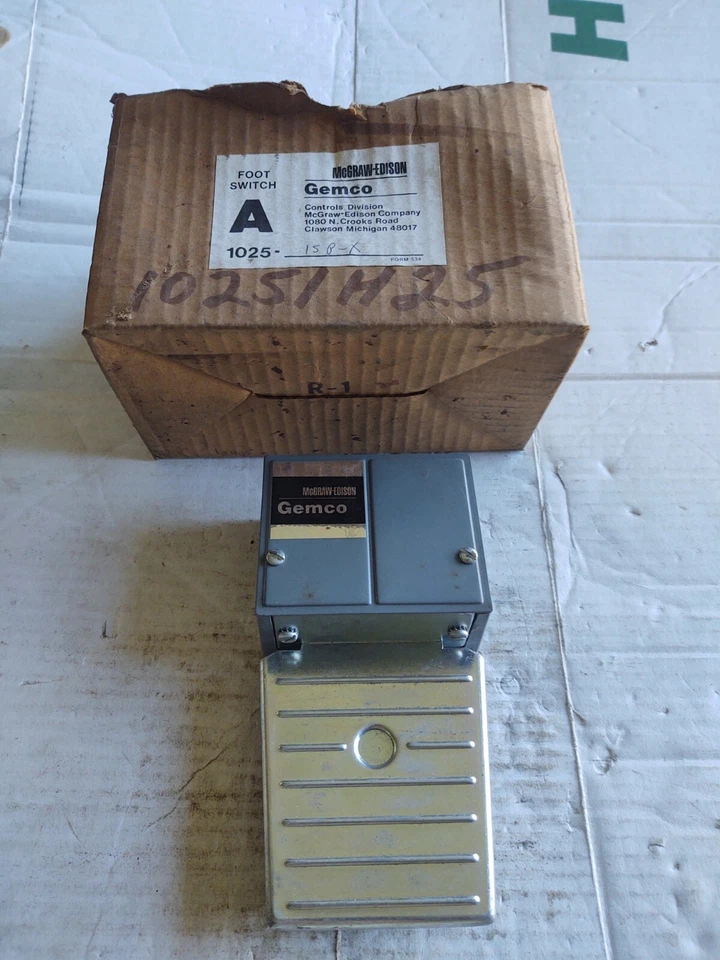 Interruptor de pie McGraw-Edison Gemco #1025-A-1SP-X Foto 2 de 4