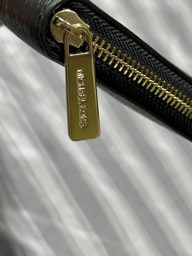 Michael Kors- Jet Set Charm Black Wallet- Zipper - Picture 3 of 6