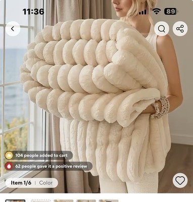 soft King/sized Blanket   Brry Soft And Feels Light Weight. Perfect For People