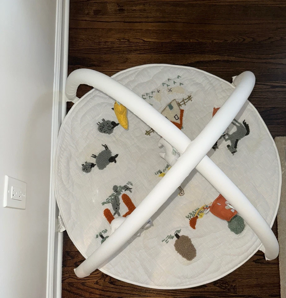 Gimnasio de actividades para niños Pottery Barns. Gimnasio de actividades clásico para bebés Animal Friends Foto 2 de 3
