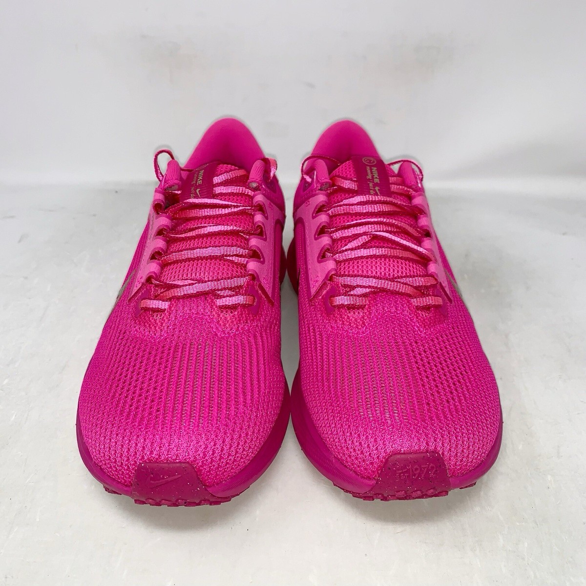 モア Nike Air Zoom Pegasus 40 Gold Fierce Pink Sneakers, Size 7