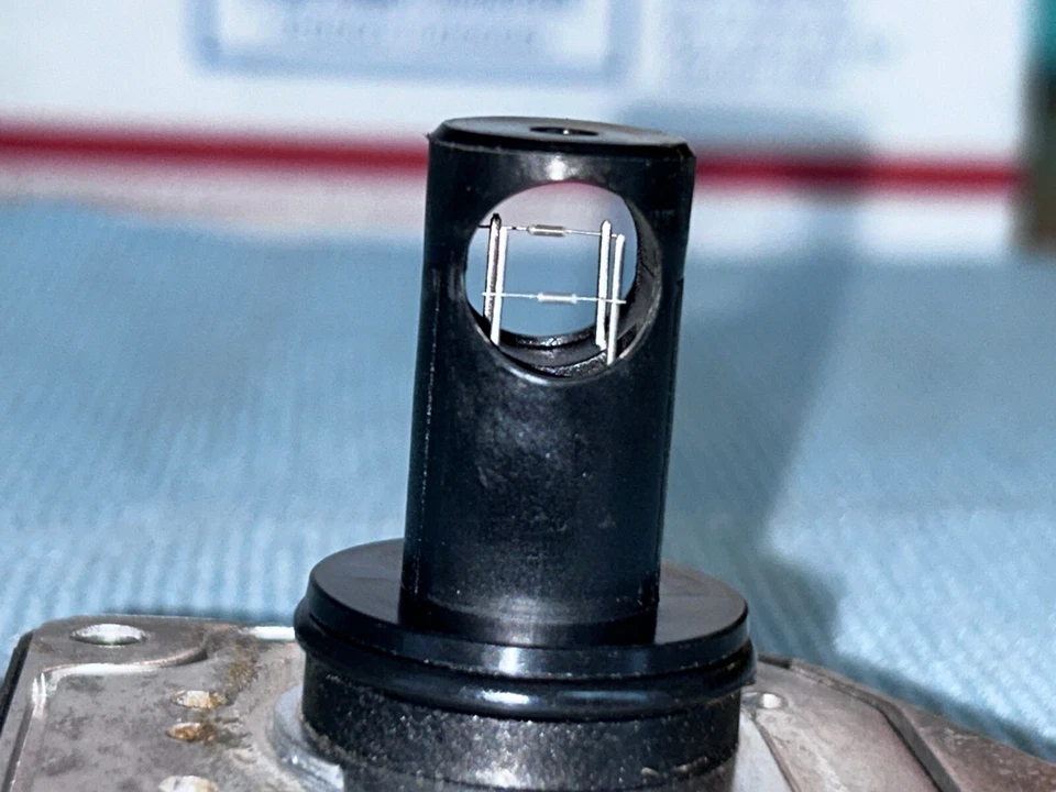 Suzuki Sidekick Aerio Geo Tracker Mass Air Flow Sensor AFH55M-13 OEM - Изображение 3 из 4