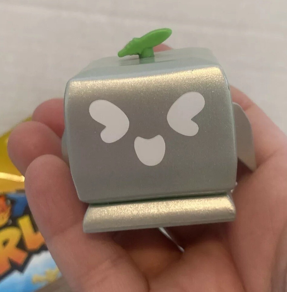 BLOX FRUITS Mystery 2” Mini Figure ROBLOX wPhysical DLC Code