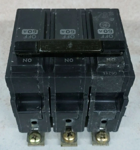 Interruptor de circuito GE THQB32060 60 amperios, 240 voltios 3 polos perno Foto 2 de 3