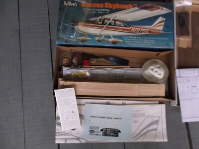 NEW GUILLOW'S CESSNA SKYHAWK  172 BALSA WOOD FLYING MODEL KIT FOR .049 TO .15