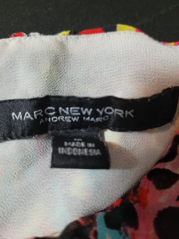 Blusa Andrew Marc Multicolor Estampado Animal Mangas Largas Mediana Usada Foto 4 de 4