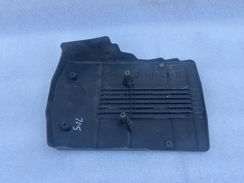 1997 1998 1999 MITSUBISHI MONTERO SPORT MOTOR ENGINE COVER 3.0L - Image 3 of 4