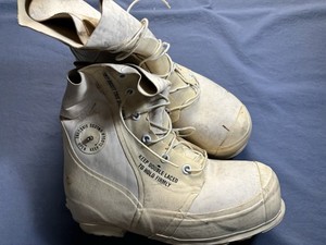 個人装備 90s AirBoss Military Bunny Boots 9R White Mickey Extreme Cold Weather Bunny Boots | Military Surplus
