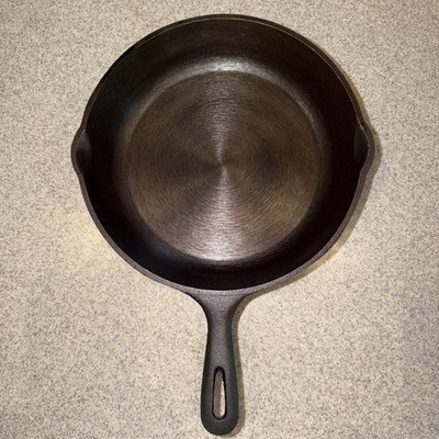 GORGEOUS VINTAGE CAST IRON SKILLET NO 8 #8 - SUPER SMOOTH - GREAT QUALITY USER