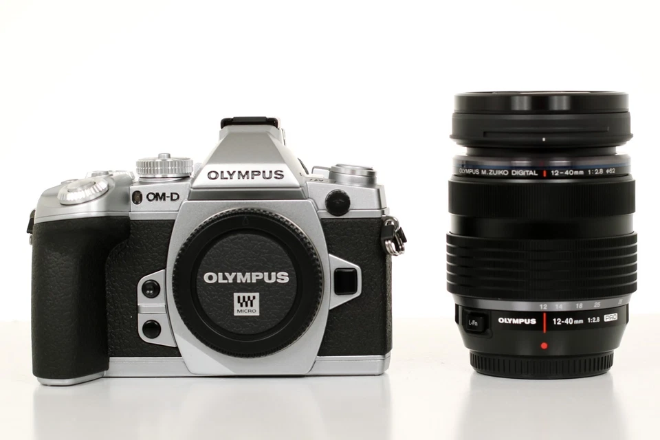 Olympus E-M1 SILBER mit M.Zuiko 12-40mm f/2.8 Pro - seltenes Systemkamerakit NEU