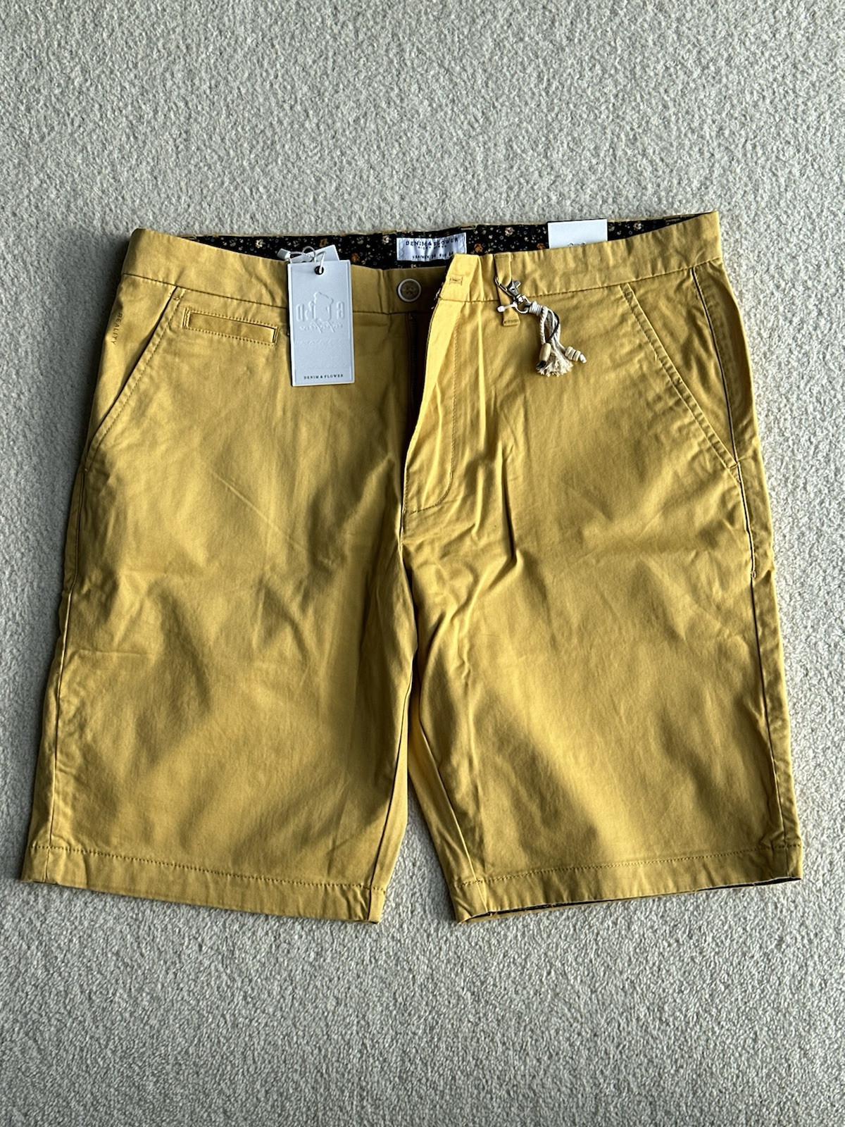 BNWT Denim & Flower Shorts - Men 34 - Yellow Gold - Stretch Shorts Floral