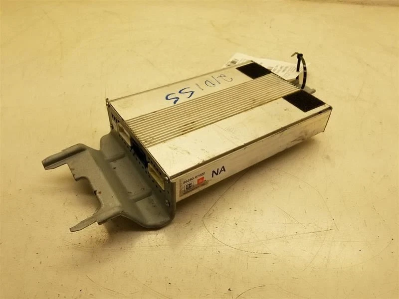 08-12 MONTAJE AMPLIFICADOR AUDIO RADIO TOYOTA AVALON Foto 3 de 4