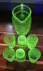 Vtg Anchor Hocking Pillar Optic Green Uranium Glass Pitcher & 6 Juice Cups Set