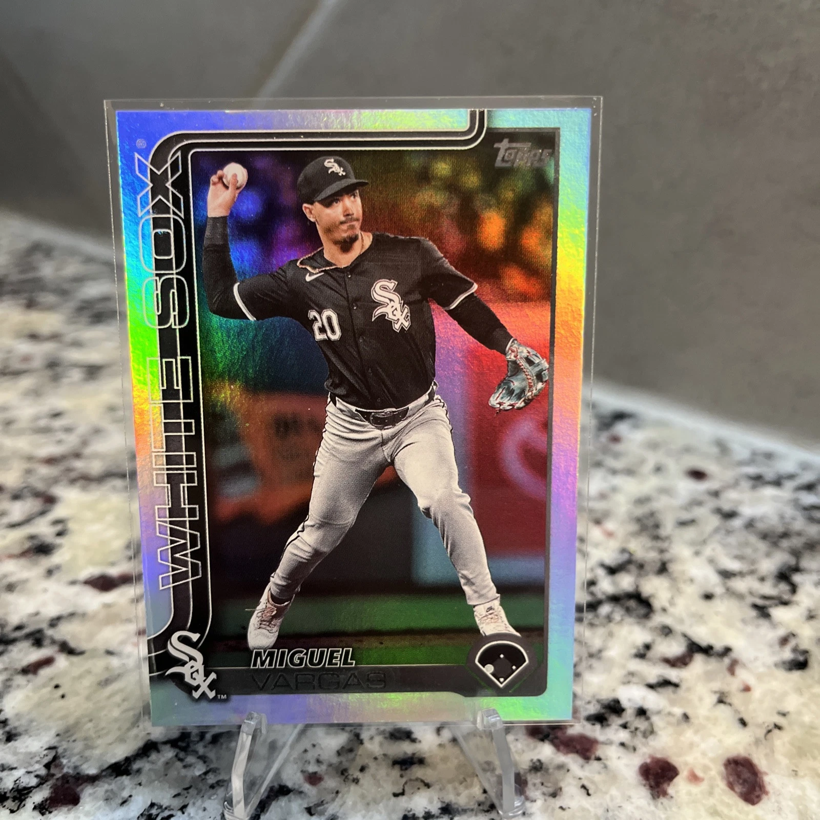 2025 Topps Series 1 - Miguel Vargas - Rainbow Foil